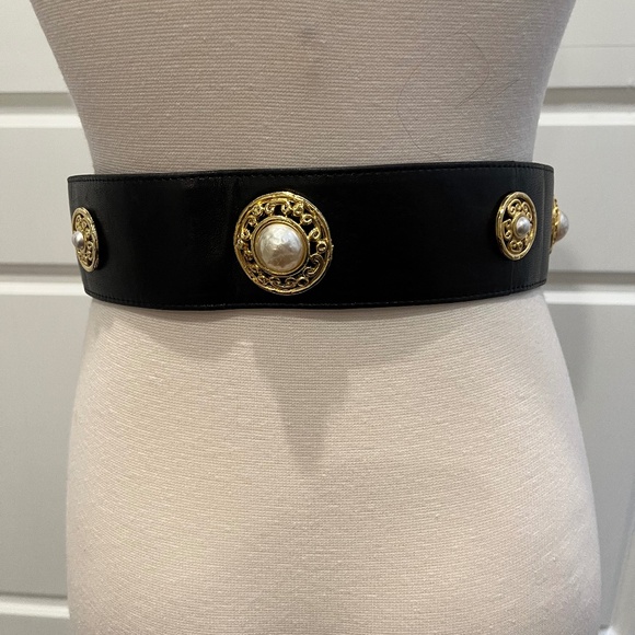 Edouard Rambaud Paris Vintage Black leather belt w/ Gold / Pearl Medallions, main image 11